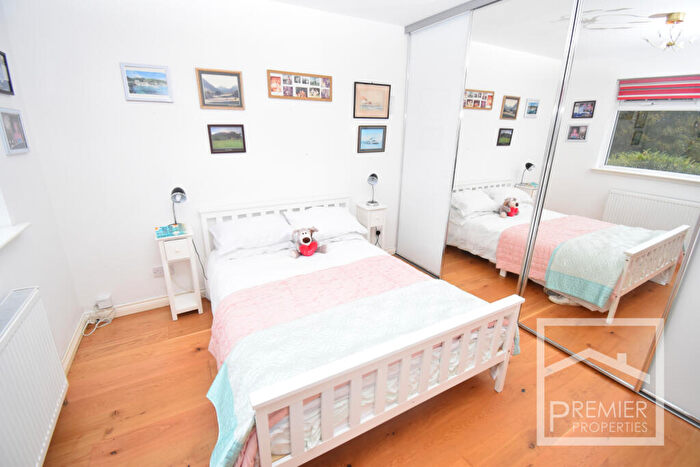 2 Bedroom Detached Bungalow For Sale In Clydeview Road, Bothwell, G71