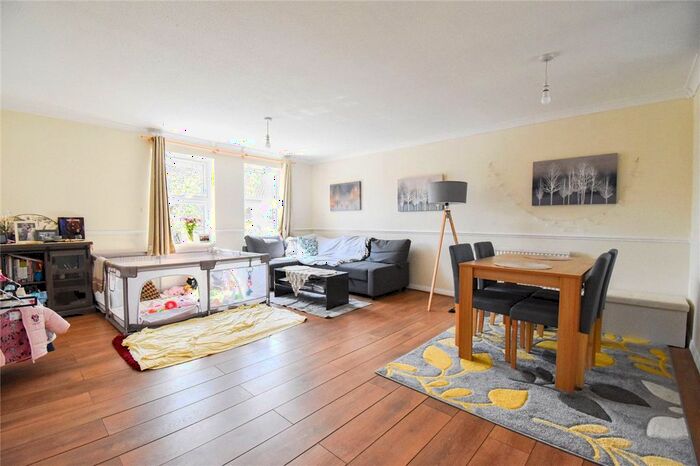2 Bedroom Flat To Rent In Roman Courts, Cambridge, CB4