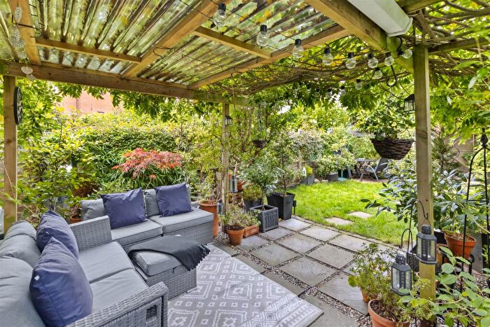 4 Bedroom Terraced House For Sale In Osborne Road, Petersfield, Hampshire, GU32