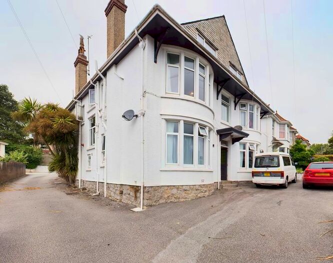 2 Bedroom Flat To Rent In Dracaena Avenue, Falmouth, TR11