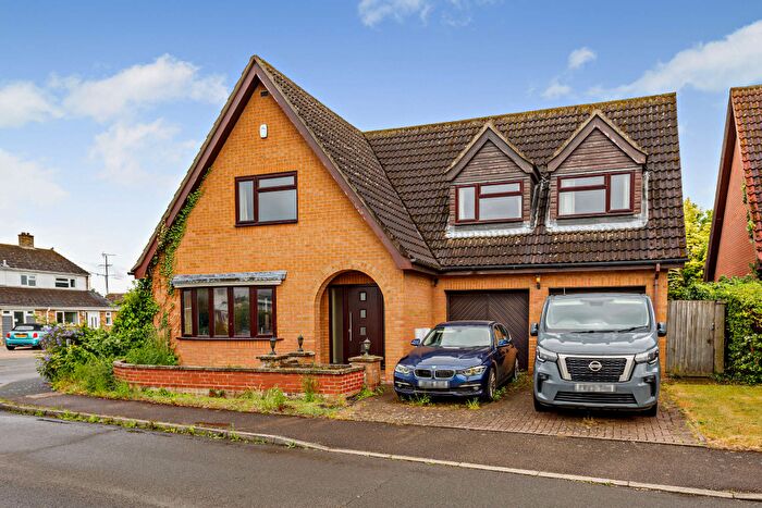4 Bedroom Detached House For Sale In Cherry Orchard, Oakington And Westwick, CB24