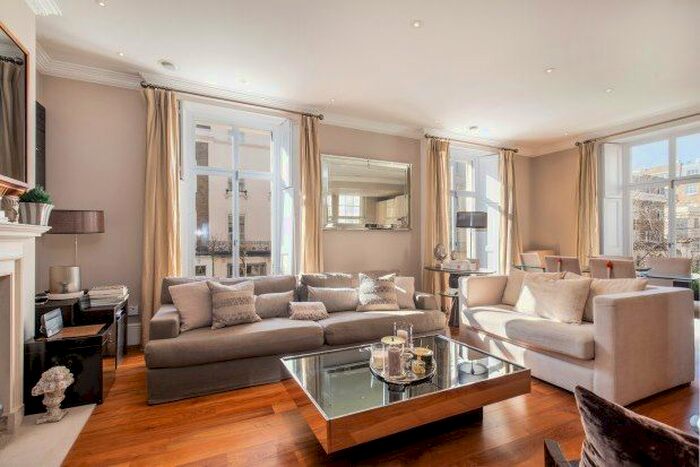 3 Bedroom Maisonette To Rent In Chester Square, London, SW1W