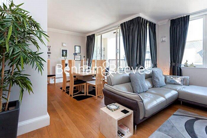 2 Bedroom Apartment To Rent In The Quadrangle, Chelsea Harbour, London, SW10