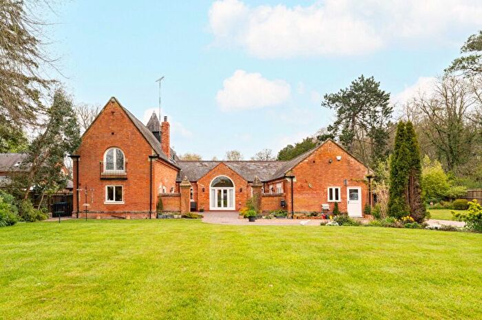 3 Bedroom Semi Detached House For Sale In Fosse Way, Eathorpe, Leamington Spa, Warwickshire, CV33