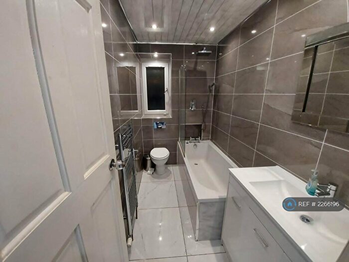 2 Bedroom Flat To Rent In Ellangowan Road, Glasgow, G41