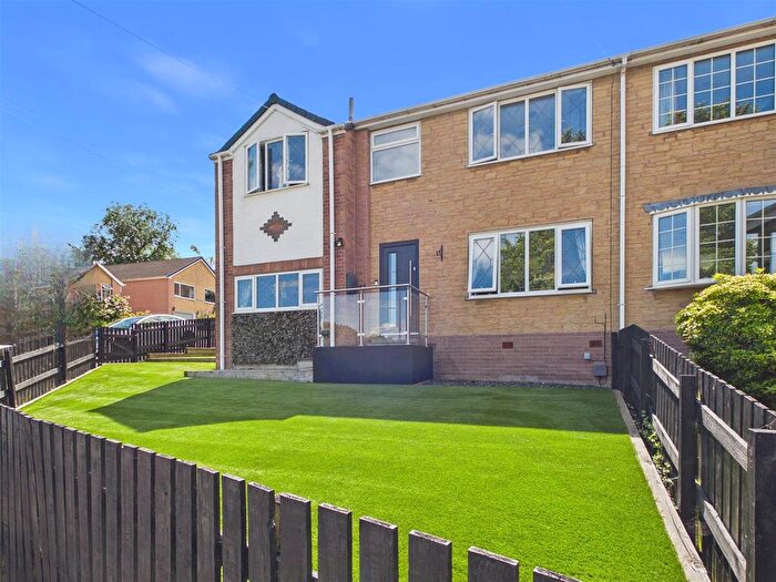 4 Bedroom Semi-Detached House For Sale In Burns Drive, Dronfield, S18