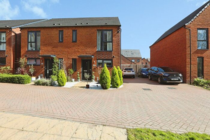 3 Bedroom Semi-Detached House For Sale In Cooke Street, Copthorne, Crawley, RH10