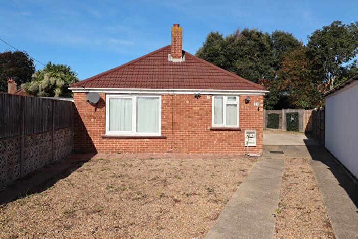 2 Bedroom Detached Bungalow For Sale In Oakwood Road, Hayling Island, PO11