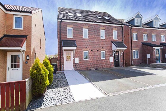 3 Bedroom Town House For Sale In Oxford Close, Peterlee, SR8