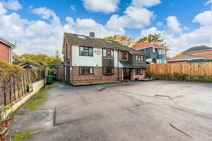 2 Bedroom Flat To Rent In Providence Hill, Bursledon, SO31