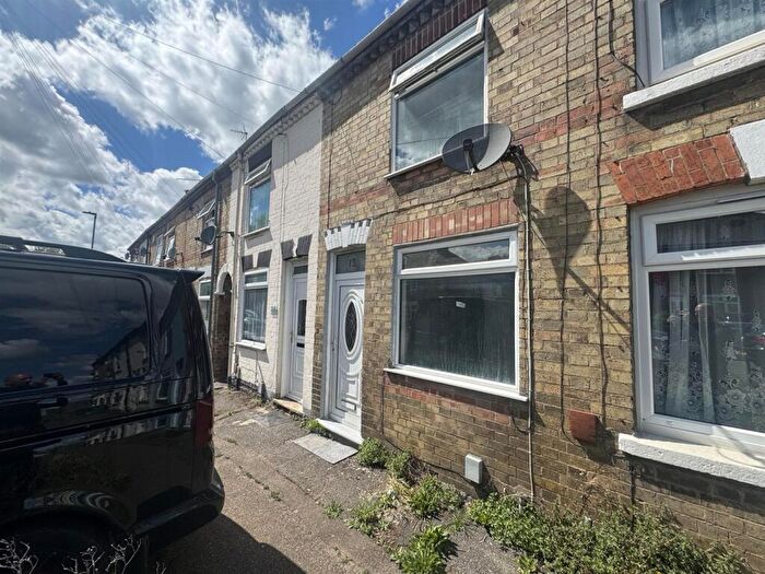 2 Bedroom House To Rent In South Street, PE2