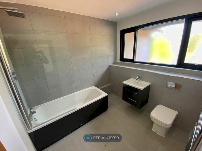 2 Bedroom Flat To Rent In Windmill Lane, Wolverhampton, WV3