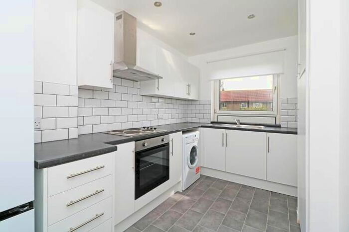 2 Bedroom Flat To Rent In Aboyne Avenue, Dundee, DD4