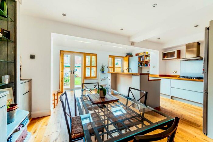 3 Bedroom Semi-Detached House To Rent In Davidson Road, Croydon, CR0