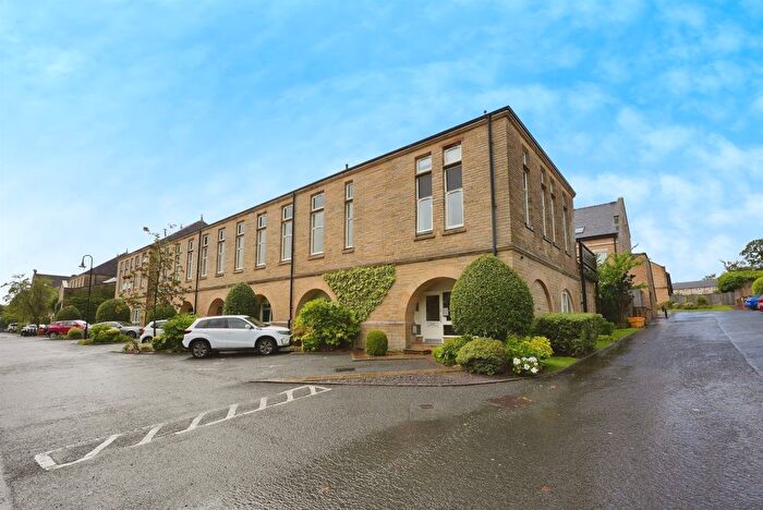 2 Bedroom Flat For Sale In Emily Way, Halifax, HX1