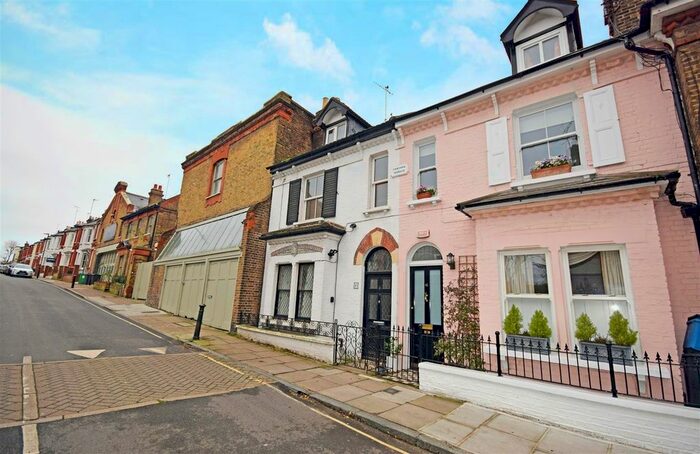 3 Bedroom Terraced House To Rent In The Vineyard, Richmond, TW10