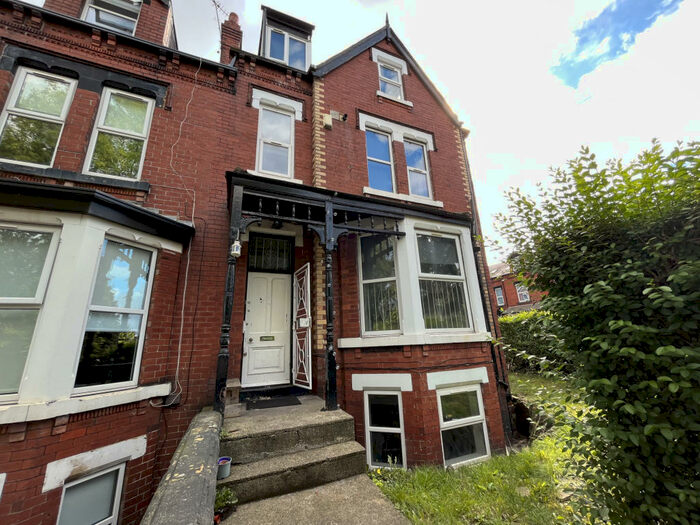 10 Bedroom Terraced House To Rent In Delph Lane, Leeds, West Yorkshire, LS6