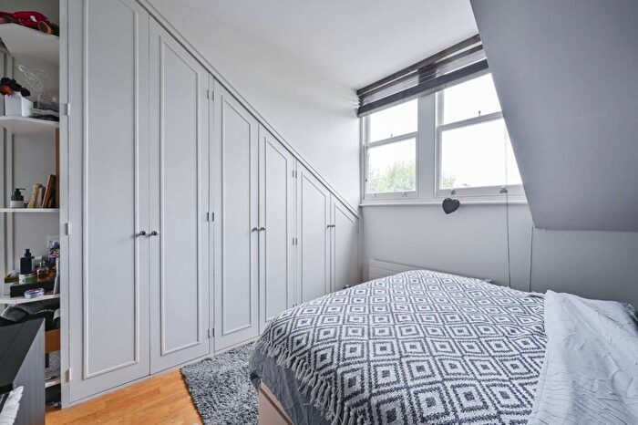 1 Bedroom Flat For Sale In Brondesbury Road, Queen's Park, London, NW6