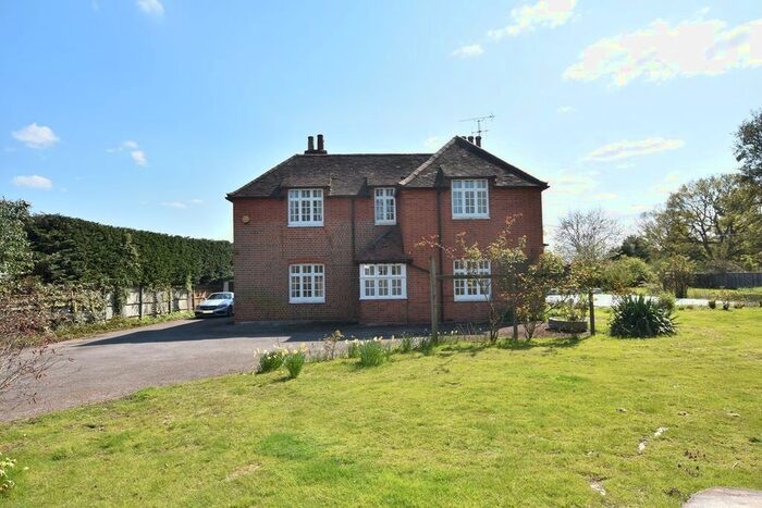 5 Bedroom Farmhouse To Rent In Forest Road, Wokingham, RG40