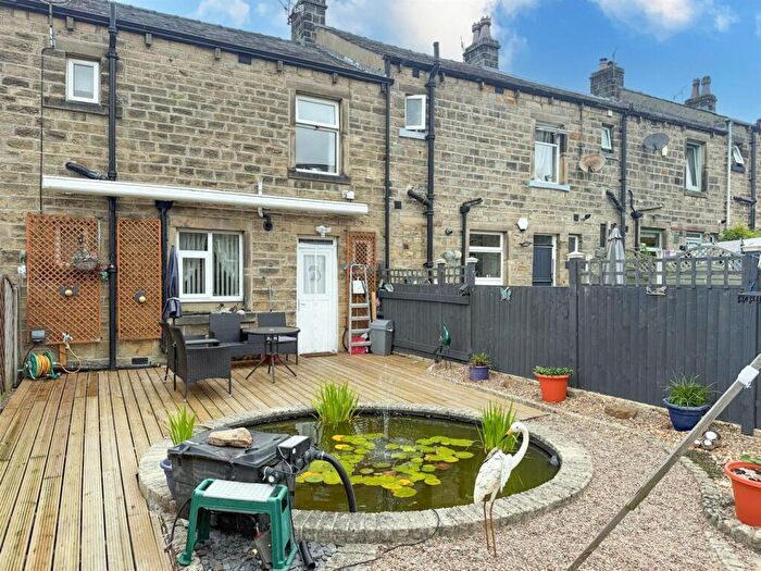 3 Bedroom Terraced House For Sale In Barrett Street, Silsden, BD20