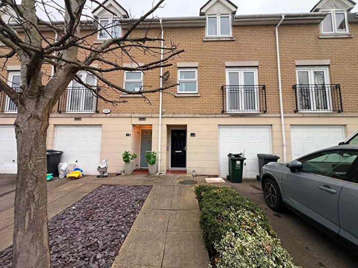 4 Bedroom Terraced House To Rent In Gibbons Lane, Dartford, Kent, DA1