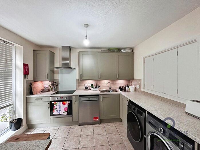 2 Bedroom Maisonette For Sale In Waleton Acres, Carew Road, Wallington, SM6
