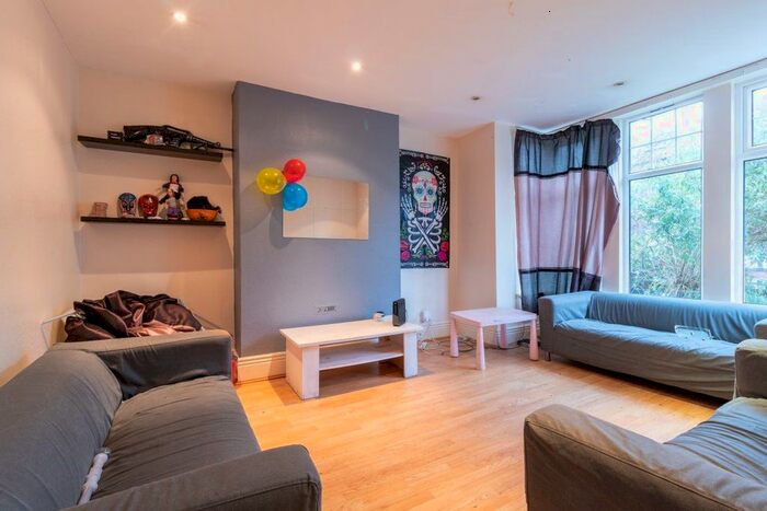 9 Bedroom Property To Rent In Estcourt Terrace, Leeds, West Yorkshire, LS6