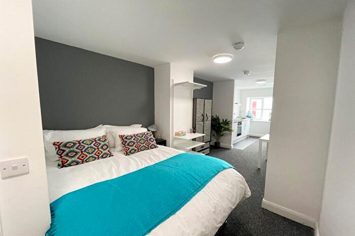 Studio To Rent In Bedroom Double Bed Deluxe Studio In Residential - Liverpool, L3