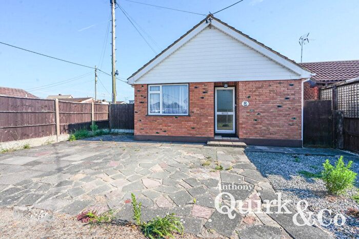1 Bedroom Detached Bungalow For Sale In South Parade, Canvey Island, SS8