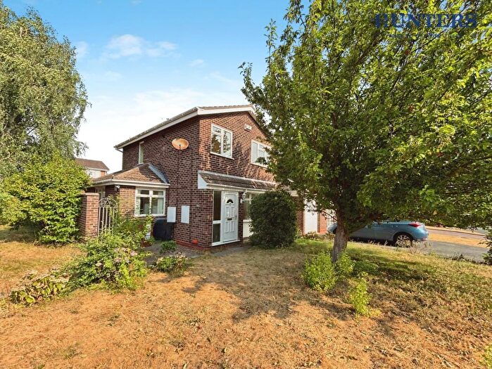 3 Bedroom Property To Rent In Lewis Close, Lichfield, WS14