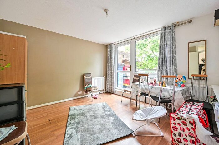 2 Bedroom Flat To Rent In Wivenhoe Close, Peckham, London, SE15