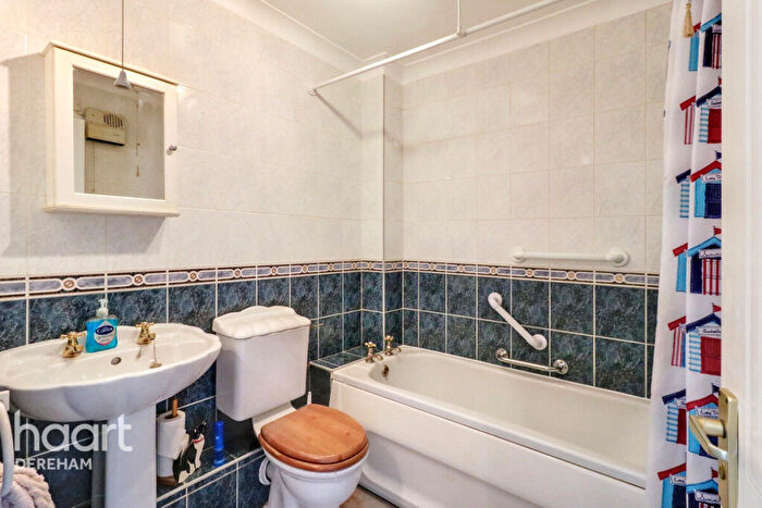 2 Bedroom Semi-Detached Bungalow For Sale In Willow Court, Beetly, NR20