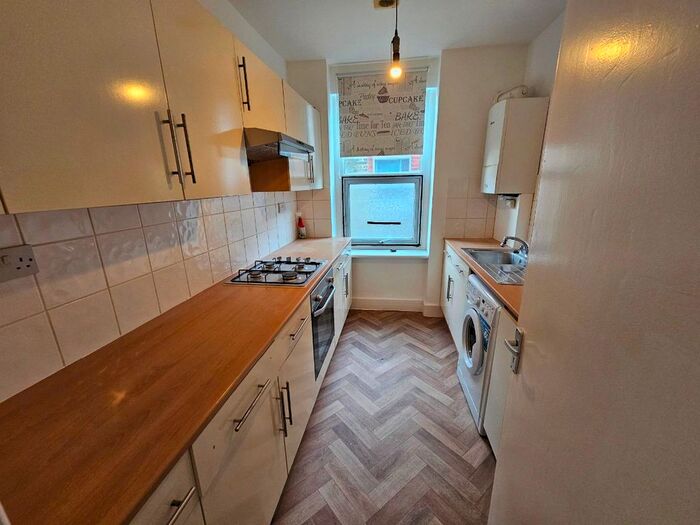 2 Bedroom Flat To Rent In Stanthorpe Road, London, SW16