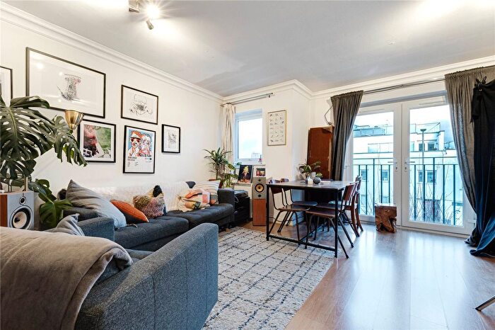 2 Bedroom Flat To Rent In Hamilton Mews, London, SW18