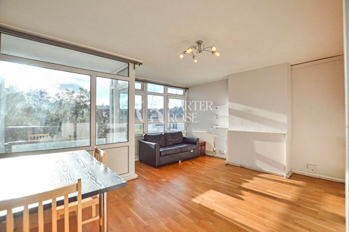 3 Bedroom Flat To Rent In St. James's Crescent, London, SW9