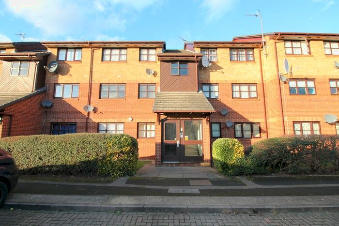 2 Bedroom Flat To Rent In Faulkner Close, Dagenham, Essex, RM8