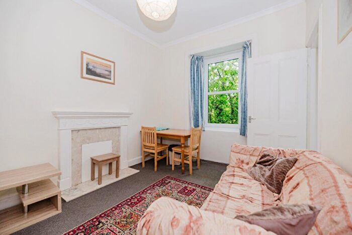2 Bedroom Flat To Rent In L Upper Grove Place, Edinburgh, EH3