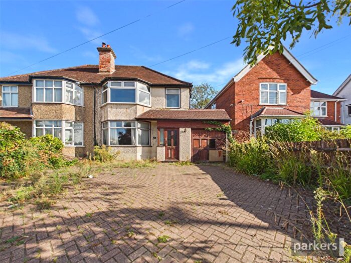 3 Bedroom Semi-Detached House For Sale In Elm Road, Earley, Reading, Berkshire, RG6