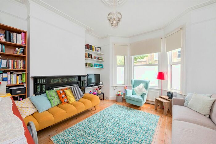 1 Bedroom Flat To Rent In Eynham Road, London, W12