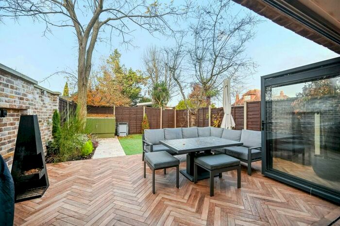 2 Bedroom Flat To Rent In Guildford Avenue, Surbiton, KT5