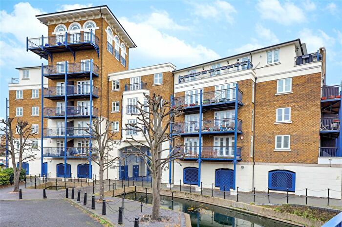 2 Bedroom Apartment To Rent In Victory Place, E14