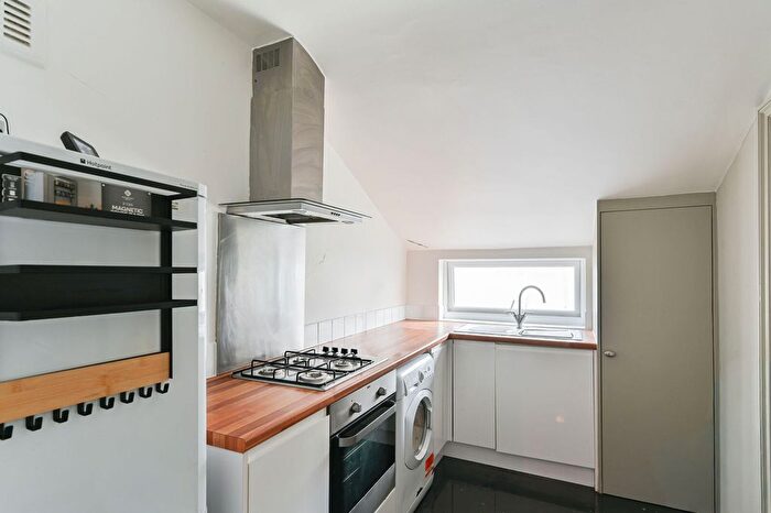 1 Bedroom Flat To Rent In Gilbey Road, Tooting Broadway, London, SW17