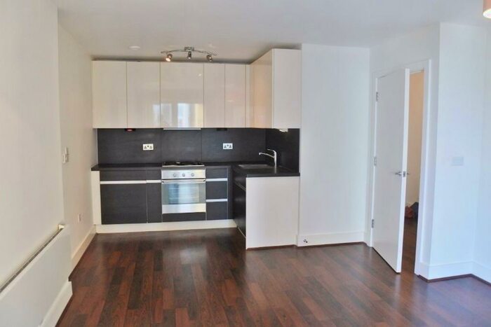 1 Bedroom Flat To Rent In Skyline Plaza, Town Centre, RG21