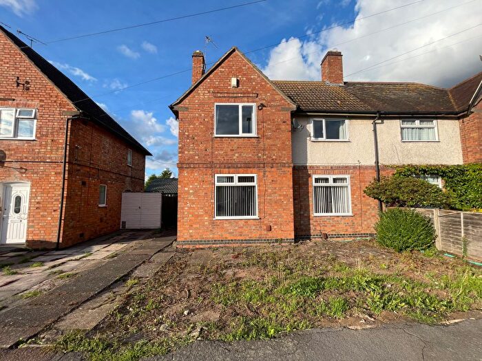 3 Bedroom Semi-detached House For Sale In Ellesmere Road, Leicester, LE3