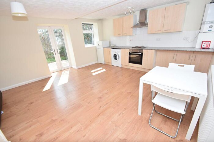 2 Bedroom Flat To Rent In Harriet Street, Cathays, Cardiff, CF24