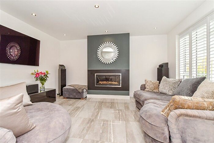 3 Bedroom Semi-detached House For Sale In Purcell Avenue, Tonbridge, Kent, TN10