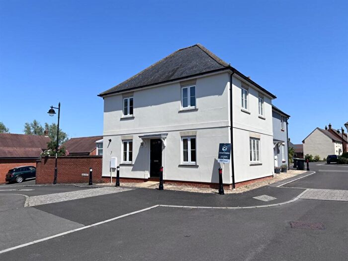 3 Bedroom Semi-Detached House For Sale In Bayfields, Gillingham, SP8