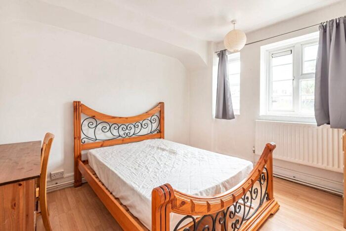 3 Bedroom Flat To Rent In Clarence Way, Camden, London, NW1