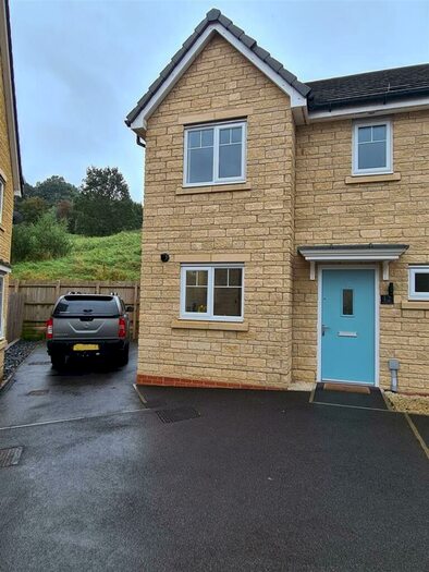 3 Bedroom Semi-Detached House To Rent In Foxhills Close, Radstock, BA3