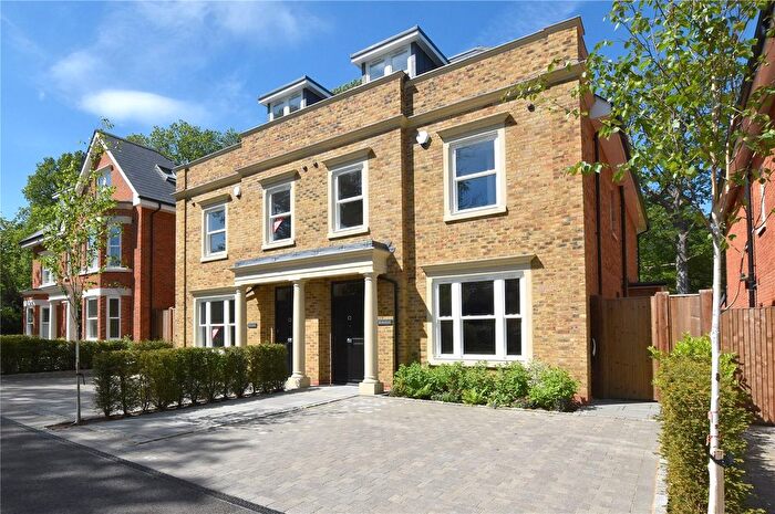 4 Bedroom Detached House For Sale In Copsem Lane, Esher, Surrey, KT10